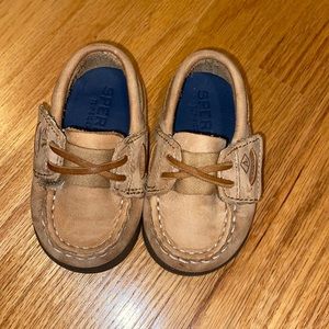EUC baby sperrys. Only worn maybe once! Size 2